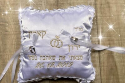 כרית טבעות מעוצבת רקמה