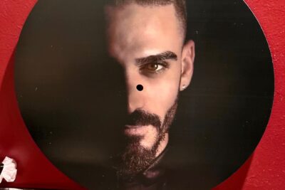 תקליט עם תמונה
